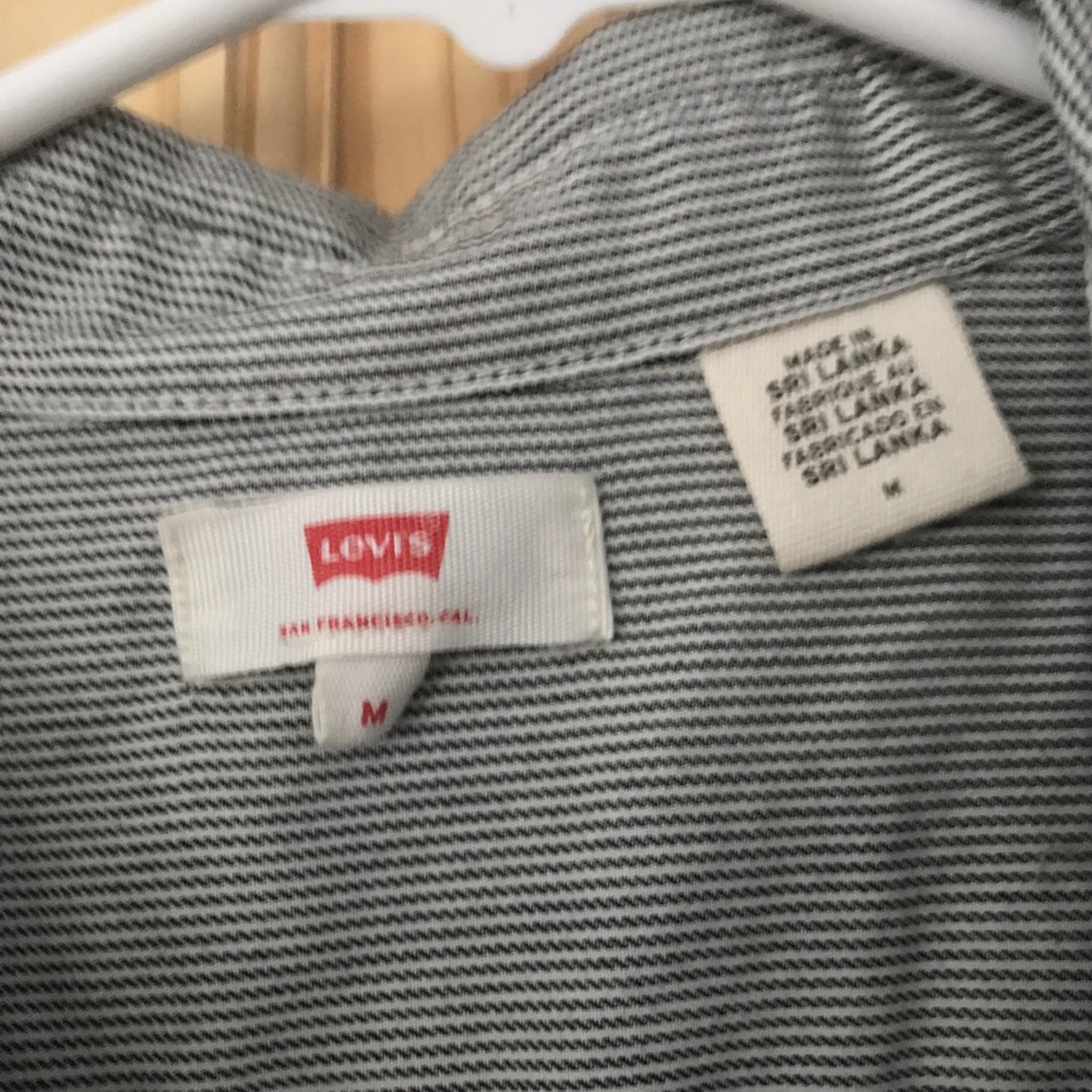 Levi’s Shirt - Picture 2 of 2